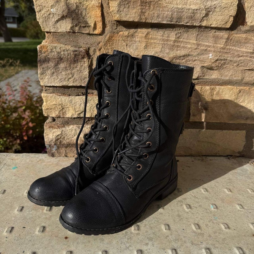 G.H. Bass & Co. Combat Boots Womens 8 Black Lace Up Buckle Moto Cap Toe